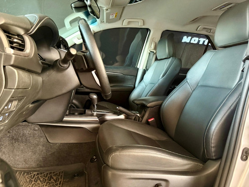 Toyota Hilux SW4 SRX 2.8 turbodiesel 7L 4x4 (Aut)