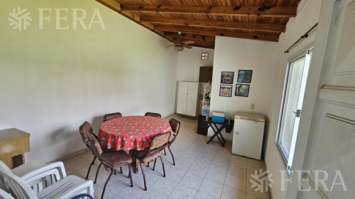Venta De Casa De 5 Ambientes Con Cochera Y Quincho En Wilde
