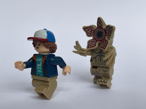 Imagen 4 de 9 de Lego Minifigura Dustin Y Demogorgon Stranger Things 75810