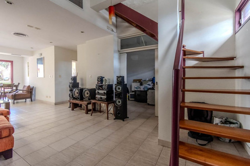 Venta Casa 5 Ambientes Cochera Pileta Parrilla Mas
