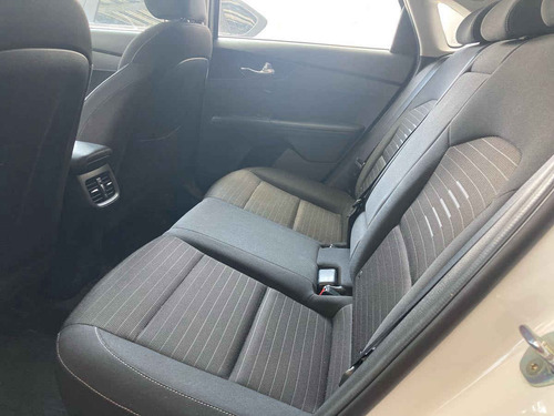 Imagen 9 de 15 de Kia Forte Sedan 2021 4p Ex L4/2.0 Aut