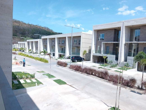 Imagen 2 de 21 de Townhouse En Cumbres De Guataparo