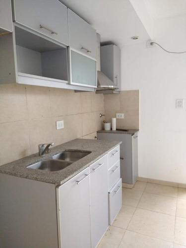 Imagen 7 de 17 de Duplex Con Cochera Y Jardín .av. 66 Entre 144 Y 145 La Plata