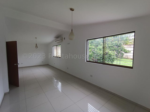 Casa En Venta En Colinas De Guataparo Valencia Mm Carabobo Con Patio Jardin Vigilancia Y Agua De Manantial