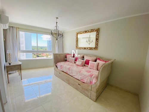 Departamento De 3 Dormitorios En Millenium Tower, Punta Del Este- Ref: 3345