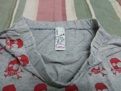 Remera Complot Top Gris Calaveras Rojas Rock