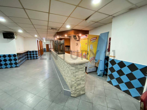 Local Restaurant En Venta En La Avenida Fuerzas Armadas Rd