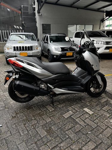 Moto Yamaha X- Max 300