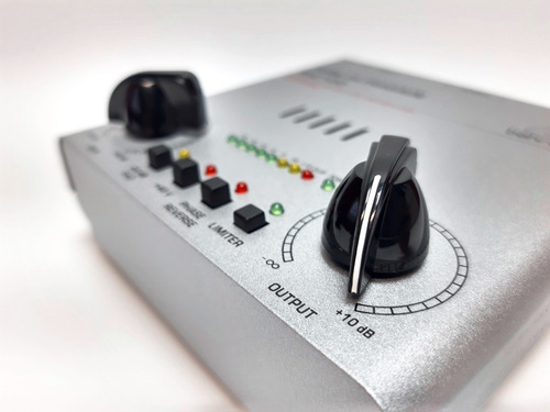 Preamplificador Valvular Behringer Mic100