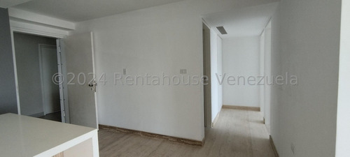 Alquiler De Espléndido Apartamento En Las Mercedes / Cl. Mls-24-22182