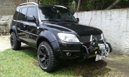 Imagem 1 de 3 de Conjunto De Alargadores De Paralamas Pajero Tr4 2010/2015