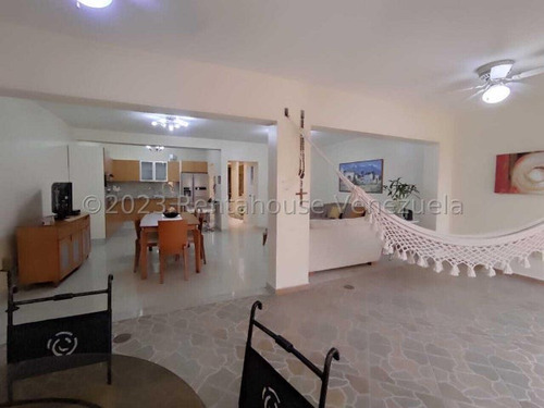 Casa En Venta Urbanizacion La Soledad Maracay Remodelada Pisos De Marmol Buena Ubicacion Zona Norte Kg:23-30429