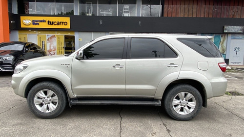 Imagen 4 de 15 de Toyota Fortuner 2011