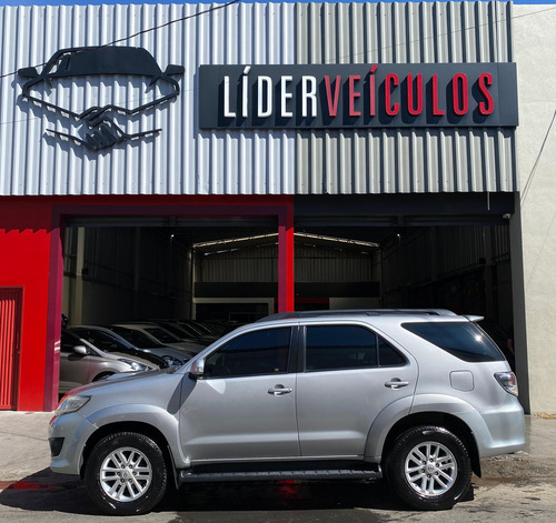 Toyota Hilux SW4 3.0 Srv 7l 4x4 Aut. 5p