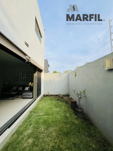Casa En Venta De 4 Recámaras Residencial Rincon Del Colibri Norte De Colima