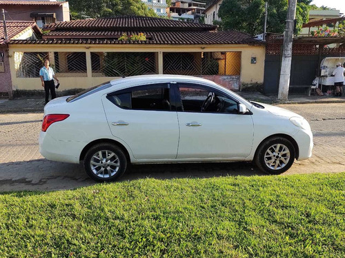 Nissan Versa 2014 1.6 16v Sv Flex 4p