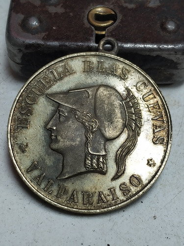 Medalla Antigua Escuela Blas Cuevas Valparaíso 