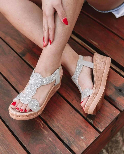 Sandalias Gris Hielo Vison Con Brillo Y Taco Chino De Corcho