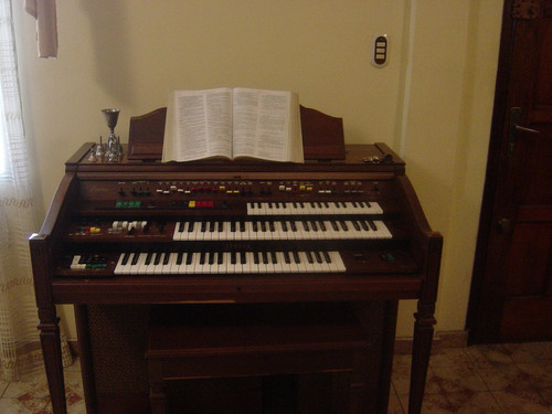 Vendo  Excelente Organo Yamaha Electone Dk-4