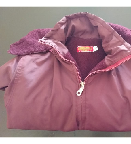 Campera De Abrigo Con Polar Dentro Color Bordo Marca Azzurra