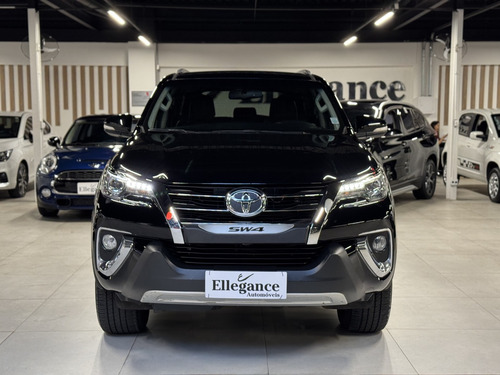 Toyota Hilux SW4 2.8 SRX 4X4 7 LUGARES 16V TURBO INTERCOOLER DIESEL 4P AUTOMÁTICO