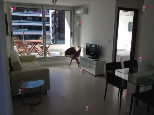 Apartamento En Alquiler Anual Con Parrillero Propio, Zona De Península - Ref: 9841