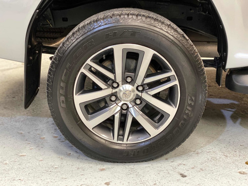 Toyota Hilux 2.8 Cd Srx 177cv 4x4 At 2017
