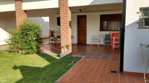 Casa En Venta - 4 Dormitorios, 3 Baños -260 Mts2 - La Plata