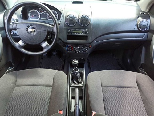 Imagen 11 de 12 de Chevrolet Aveo 2017 1.6 Lt Mt