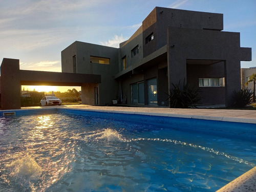 Imagen 11 de 17 de Hermosa Casa En Lagos De Canning