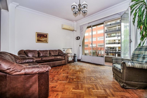 Apartamento En Venta En Pocitos: 3 Dormitorios, 1 Baño