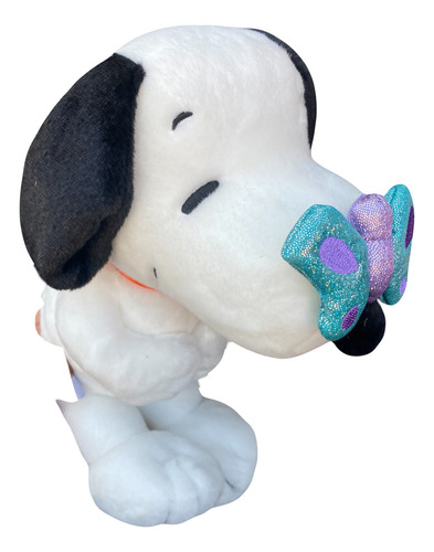 Peluche Snoopy Con Mariposa. Marca Aurora Color Blanco