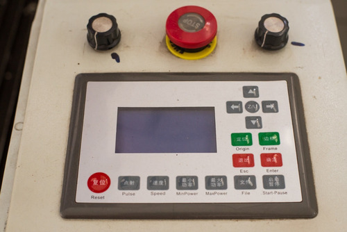 Máquina De Corte A Laser Com 2 Agulhas.