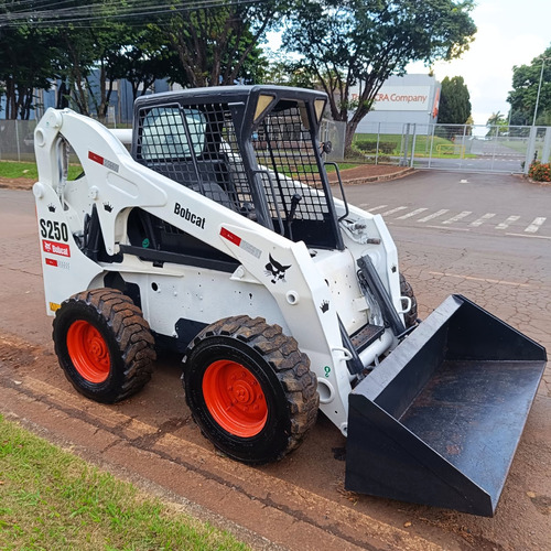 Mini Carregadeira Bobcat S250 - Ano 2008