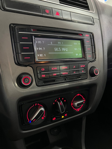 Imagem 15 de 20 de Volkswagen Fox 1.6 Msi Trendline 8v 2015