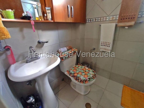 Fredxia Castillo Vende Comoda Y Amplia Casa En La Mora Cabudare # 25-18453