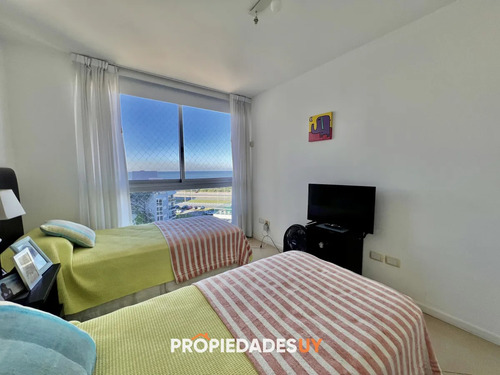 Venta Apartamento De 4 Dormitorios Y 4 Baños Con Piscina Y Loza Radiante En La Brava