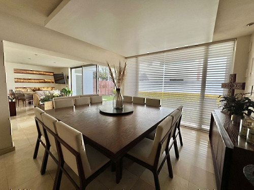 Casa En Venta En Valle Real 4 Recamaras