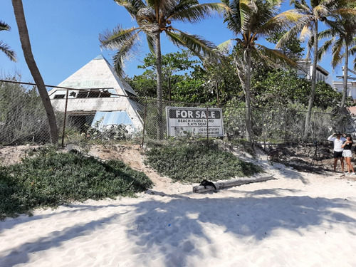 Terreno Con Frente De Playa En El Corazón De Playa Del Carmen
