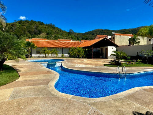 Townhouse En Residencias Altos De Monte Alegre En Naguanagua + Piscina