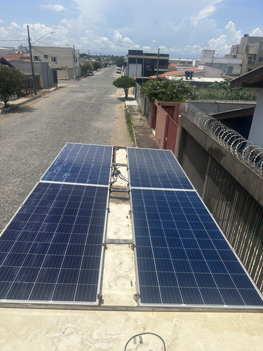 Caminhão Motorhome Com Fotovoltaico E Banheiro Dentro Do Baú
