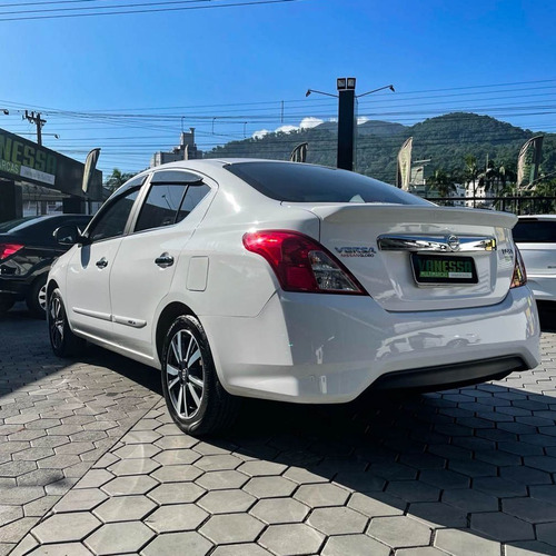 Imagem 3 de 10 de Nissan- Versa Sl 1.6 16v Flexstart 4p Aut.