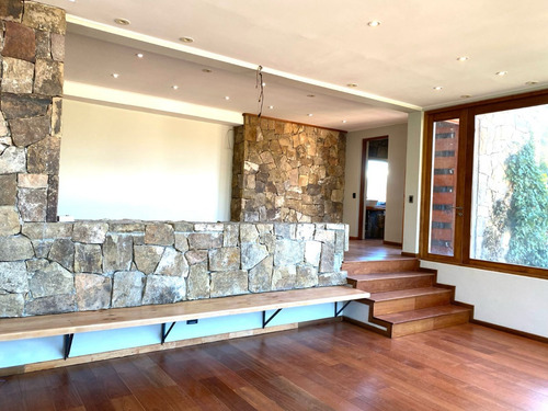 Estupenda Y Amplia Propiedad Recién Remodelada A Estrenar.
