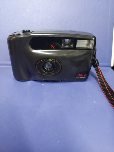 Câmera Yashica M800