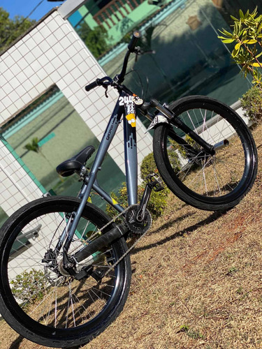 Imagem 3 de 6 de Bicicleta