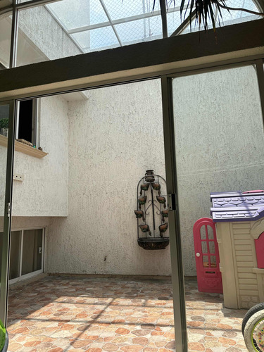 ¡casa En Venta En Condominio A Una Calle De Tollocan Y 5 Minutos De Town Square!