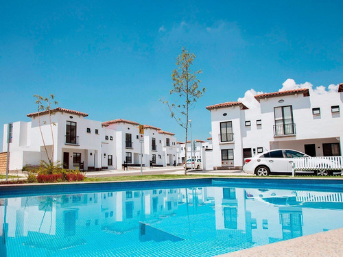 Hermosa Casa En Juriquilla, San Isidro, Alberca, 3 Recamaras