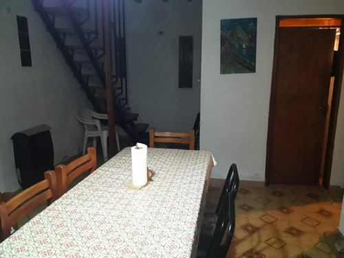 Imagen 5 de 14 de Chalet 3 Amb. Con Cochera Y Depto. Tipo Casa 3 Amb. Con Entrada Vs. Autos. Acepta Permuta.