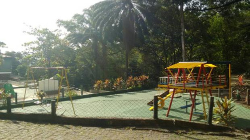 Casa Dois Andares 140 M/q Dentro De Clube Em Meio A Floresta