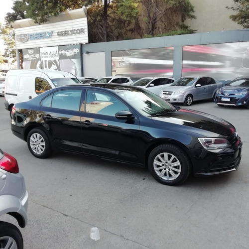 Imagen 2 de 15 de Volkswagen Vento 2.0 Advance Summer 2015